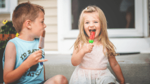 2 kids having popsicles